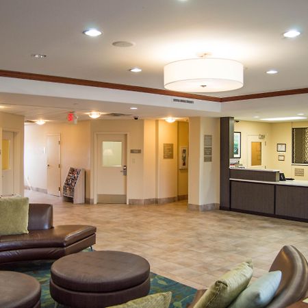 Candlewood Victoria By Ihg Buitenkant foto