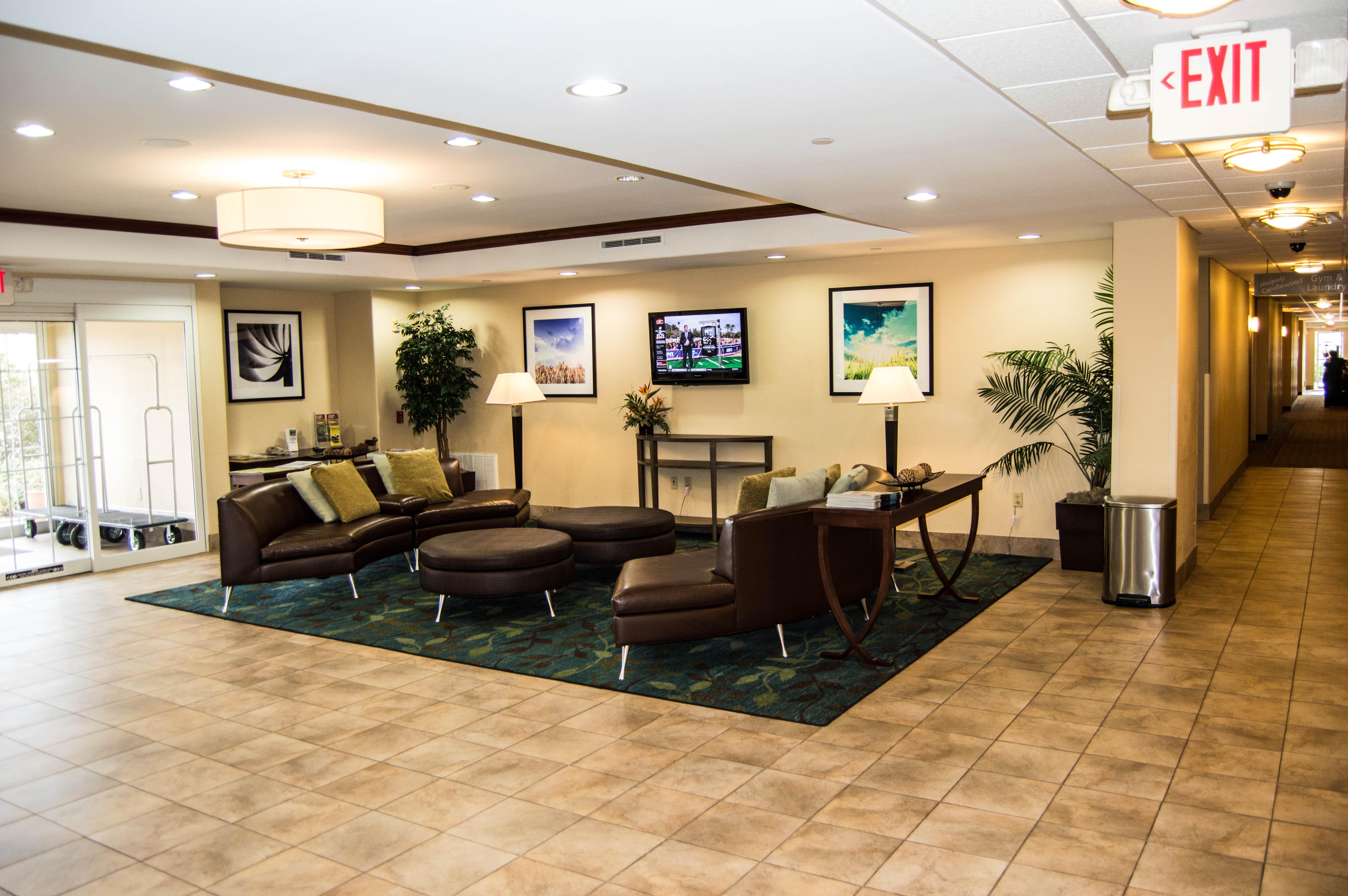 Candlewood Victoria By Ihg Buitenkant foto