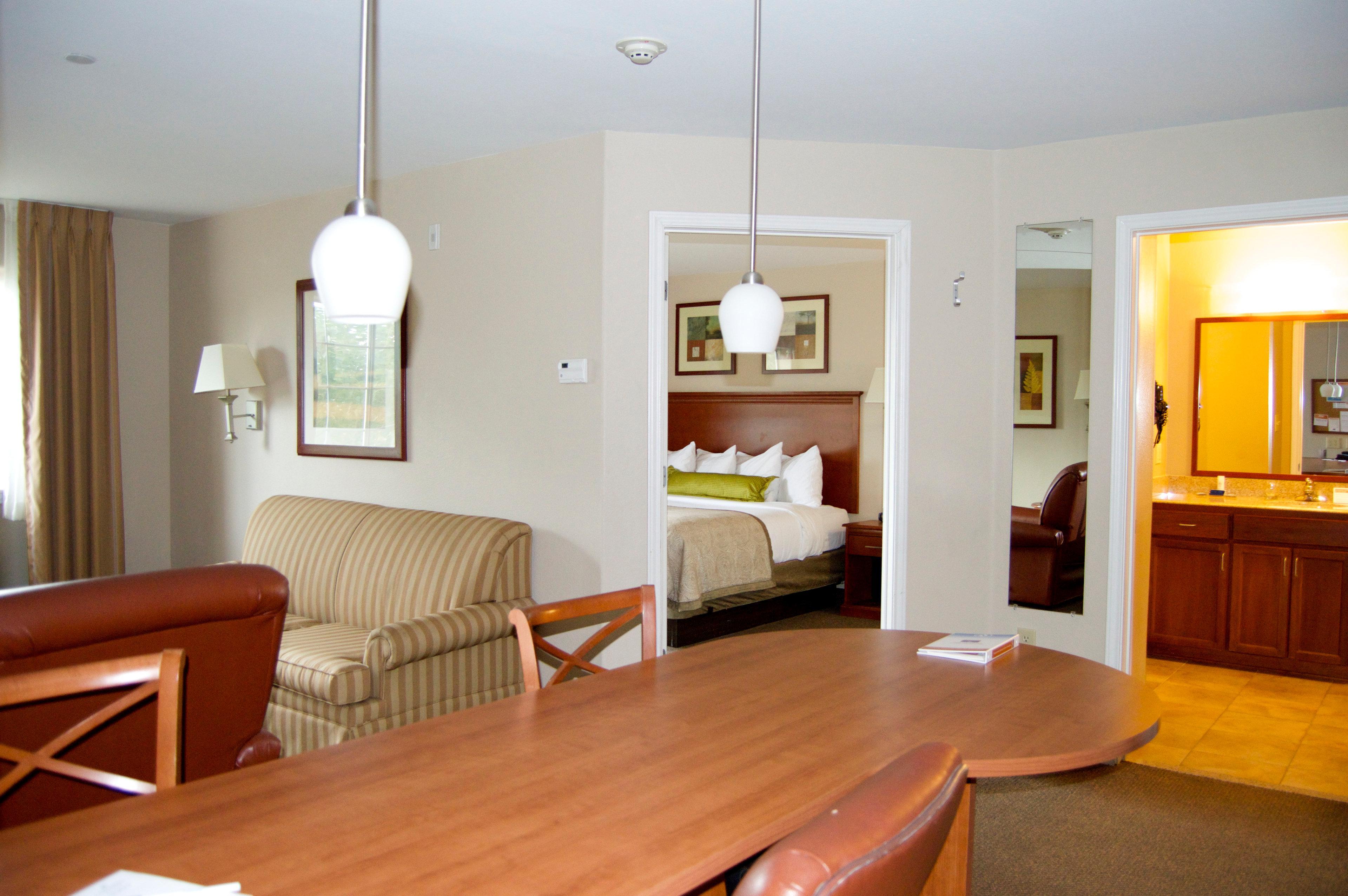 Candlewood Victoria By Ihg Buitenkant foto