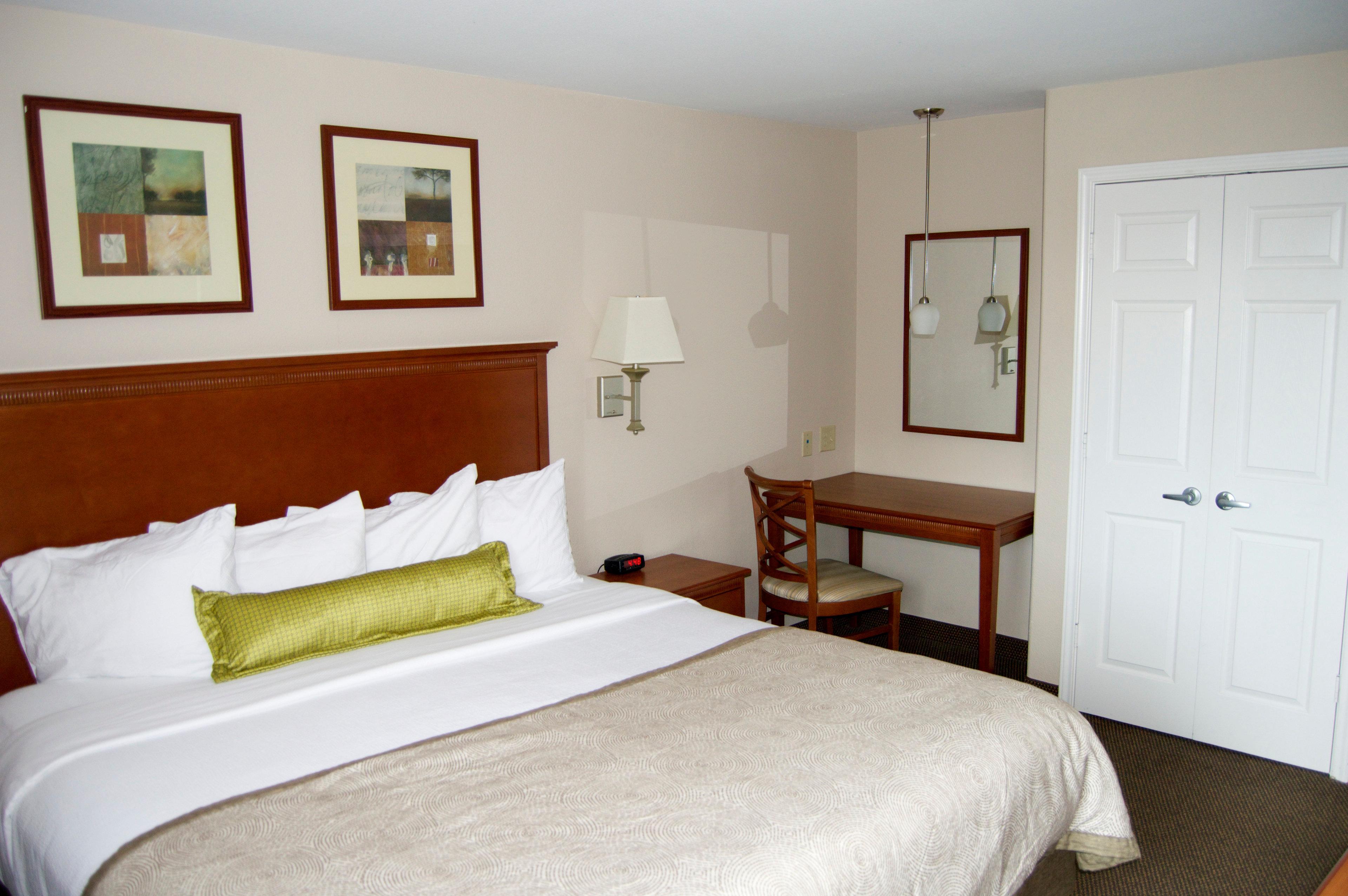 Candlewood Victoria By Ihg Buitenkant foto