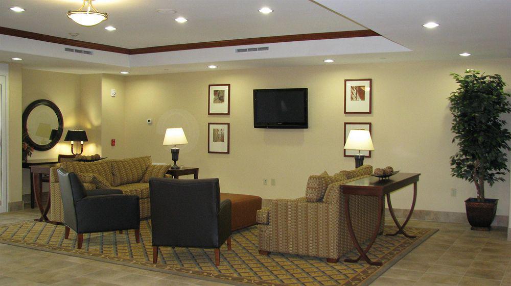 Candlewood Victoria By Ihg Buitenkant foto
